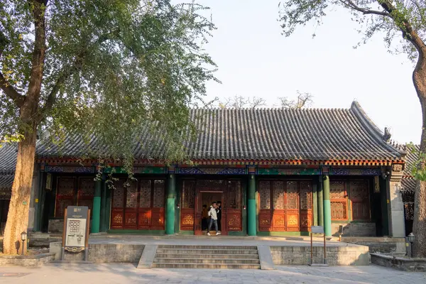 Pekin, Çin-7 Kasım 2024: Beijing, Çin 'deki Prince Gong Konağında Baoguang Odası. Baoguang Odası, Prens Gong Sarayı 'nın batı yolunda yer almaktadır.