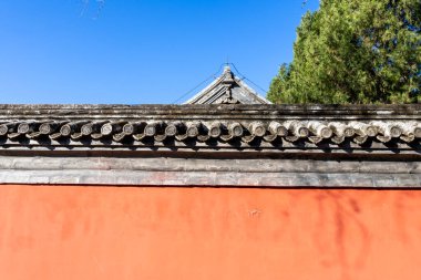 Çin, Pekin 'deki Yaz Sarayı' nın sonbahar manzarası. Qing Hanedanlığı zamanında bir imparatorluk bahçesiydi..