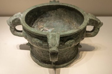 Pekin, Çin-12 Kasım 2024: Yi Hou Ze Bronz Gui (yiyecek kabı) Pekin 'deki Ulusal Çin Müzesi' nde sergilendi.