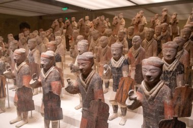 Pekin, Çin - 12 Kasım 2024: Han 'ın mezar figürü Pekin' deki Ulusal Çin Müzesinde sergilendi.