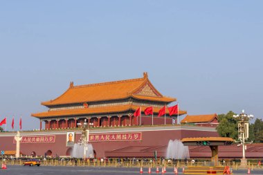 Pekin, Çin-12 Kasım 2024: Çeşmeleri akan Tiananmen Meydanı Kapısı, Pekin. Burası Yasak Şehir 'in girişlerinden biri..