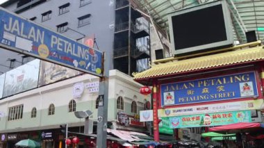 Kuala Lumpur, Malezya - 25 Aralık 2024: Çin Mahallesi Petaling Caddesi Yol İşareti Etnik Çinliler 1850 'lerden beri Çin Mahallesi Petaling Sokağı' na yerleşmeye başladı..