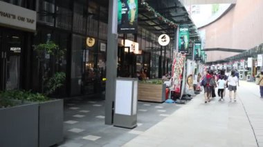 Kuala Lumpur, Malezya - 22 Aralık 2024: Lalaport, Kuala Lumpur 'da Gurme Caddesi. Gurme Caddesi 'ndeki restoranlar lüks yerlerde.