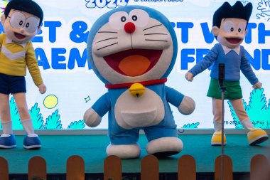Kuala Lumpur, Malezya - 22 Aralık 2024: Kuala Lumpur 'daki LaLaport Bukit Bintang Şehir Merkezi alışveriş merkezinde Doraemon ve Arkadaşları toplantısı. 