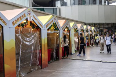 Kuala Lumpur, Malezya - 22 Aralık 2024: LaLaport Bukit Bintang Şehir Merkezi 'nde Günbatımı Euphoria Market Kuala Lumpur.