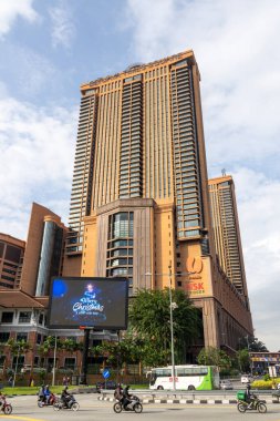 Kuala Lumpur, Malezya - 23 Aralık 2024: Kuala Lumpur şehir merkezinde Berjaya Times Meydanı. Berjaya Times Meydanı Kuala Lumpur şehir merkezinde bulunan tarihi bir alışveriş merkezidir..