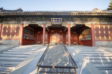 Pekin, Çin - 4 Kasım 2024: Pekin 'deki Yaz Sarayı veya Yiheyuan' ın ana girişi. Yaz Sarayı Qing Hanedanlığı zamanında bir imparatorluk bahçesiydi..