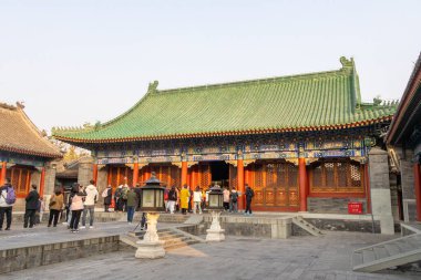 Pekin, Çin - 7 Kasım 2024: Prens Gong Sarayı 'nın Yin An Tapınağı veya Pekin, Çin' deki Gongwang Malikanesi. Pekin 'deki en seçkin ve en iyi korunmuş imparatorluk konaklarından biridir.