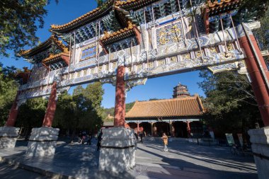 Pekin, Çin - 4 Kasım 2024: Pekin, Çin 'deki Yaz Sarayı manzarası. Qing Hanedanlığı zamanında bir imparatorluk bahçesiydi..