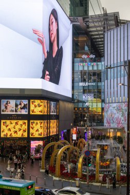 Kuala Lumpur, Malezya - 23 Aralık 2024: Bukit Bintang ilçesindeki Pavilion Kuala Lumpur alışveriş merkezi.