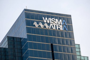 Singapur - 27 Aralık 2024: Wisma Atria, Orchard Road 'da ünlü bir alışveriş merkezi.