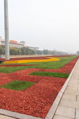 Pekin, Çin-2 Kasım 2024: Pekin, Çin 'deki Tiananmen Meydanı' nda renkli dekoratif alan. 