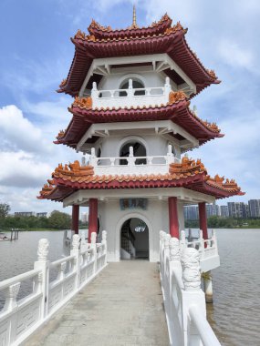 Singapur - 8 Ocak 2025, Singapur Çin Bahçesi yenilendi. Bu güzel bahçe çok büyük değil ama keşfetmek ve güzel fotoğraflar çekmek için yeterince iyi.