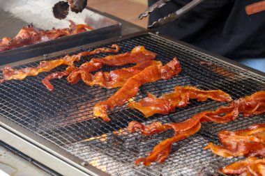 Bakkwa, Çin usulü kurutulmuş domuz eti olarak da bilinir. Çin tuzlu-tatlı kurutulmuş et ürünüdür.