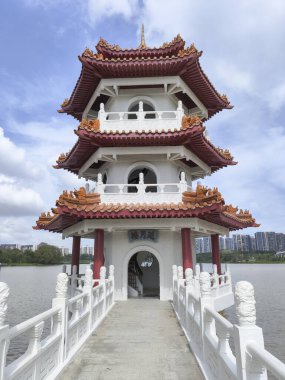 Singapur - 8 Ocak 2025, Singapur Çin Bahçesi yenilendi. Bu güzel bahçe çok büyük değil ama keşfetmek ve güzel fotoğraflar çekmek için yeterince iyi.