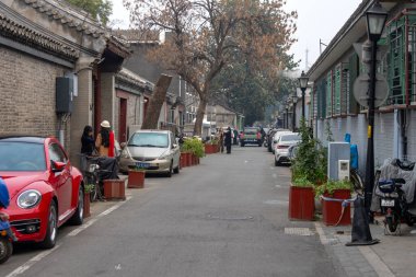 Pekin, Çin-9 Kasım 2024: Pekin, Çin 'deki Nanluoguxiang manzarası. 740 yıldan uzun bir geçmişe sahip Pekin 'in en popüler ve en eski Hutong' larından biridir.