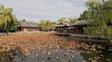 Pekin, Çin - 4 Kasım 2024: Pekin, Çin 'deki Yaz Sarayı' nın Uyumlu Zevkleri Bahçesi. İlk olarak İmparator Qianlong 'un 16. yılında inşa edildi..