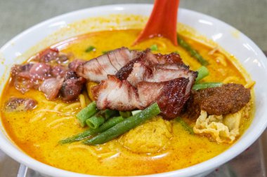 Lezzetli körili şehriye veya Mi Kari Malezya ve Singapur 'da mevcuttur..