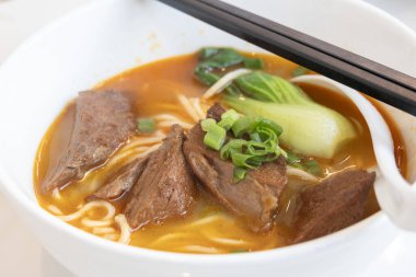 Bir kase etli erişte. Erişte çorbası, Çin Tayvan mutfağı.