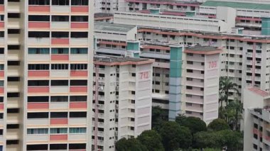 Singapur - 30 Ocak 2025: Singapur 'da planlanan mahallede tipik bir apartman dairesi.