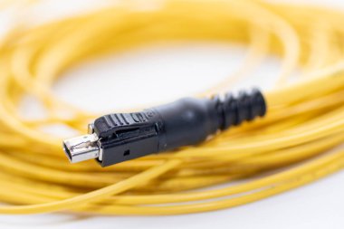 Tek-Çift Ethernet için bağlantı kullanılıyor. Tek bir çift kıvrılmış kablo üzerindeki ethernet.