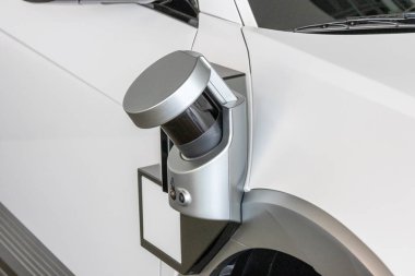 Otomatik sürüş arabasının çevresindeki kamera. Aracın etrafına dört ila altı tane geniş açılı kamera yerleştirildi.