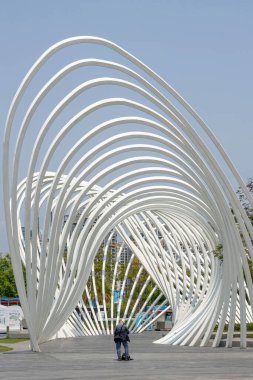 Shenzhen, Çin - 9 Nisan 2025: Shenzhen, Çin 'deki OCT Limanı içindeki güzel mimari yapı.