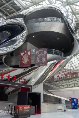 Shenzhen, Çin - 10 Nisan 2025: Shenzhen, Çin 'deki Çağdaş Sanat ve Planlama Müzesi (MOCAPE).