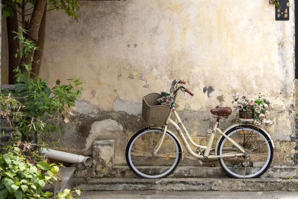 Shenzhen, Çin - 12 Nisan 2025: 200 yıldan uzun bir geçmişi olan Çin 'in Shenzhen kentindeki Guanlan Antik Harabeleri. Shenzhen 'de Hakka kültürünü en iyi temsil eden yerlerden biridir.