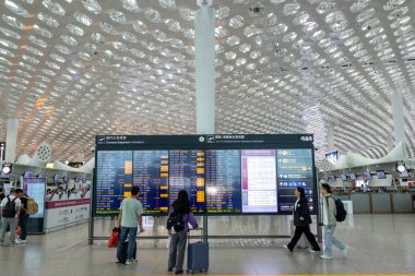 Shenzhen, Çin - 15 Nisan 2025: Shenzhen Bao 'an Uluslararası Havalimanı, Shenzhen, Çin. Çin 'in en büyük ve en modern havaalanlarından biridir.