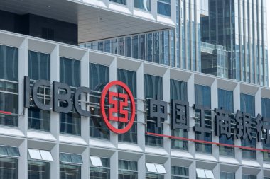 Shenzhen, China- 9 Nisan 2025: bir binanın ICBC bankası imzası. Çin Endüstriyel ve Ticari Bankası, kısmen Çin 'e ait çok uluslu bankacılık ve finans hizmetleridir.. 