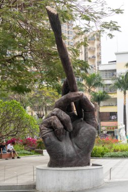 Shenzhen, Çin - 11 Nisan 2025: Çin 'deki Shenzhen Dafen Petrol Boyama Köyü manzarası. Burası artık binlerce ressamın çalıştığı sanatsal bir yağlı boya köyü.