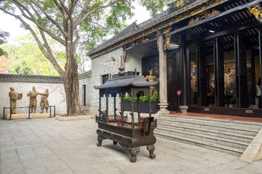 Shenzhen, Çin - 9 Nisan 2025: Nantou Antik Kasabası içindeki Guandi Tapınağı, aynı zamanda Shenzhen, Çin 'deki Xinan Antik Kasabası olarak da bilinir..