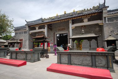 Shenzhen, Çin - 12 Nisan 2025: 200 yıldan uzun bir geçmişi olan Çin 'in Shenzhen kentindeki Guanlan Antik Harabeleri. Shenzhen 'de Hakka kültürünü en iyi temsil eden yerlerden biridir.