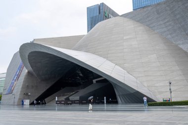 Shenzhen, Çin - 10 Nisan 2025: Shenzhen, Çin 'deki Çağdaş Sanat ve Planlama Müzesi (MOCAPE).