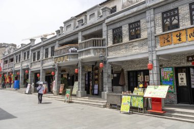 Shenzhen, Çin - 12 Nisan 2025: 200 yıldan uzun bir geçmişi olan Çin 'in Shenzhen kentindeki Guanlan Antik Harabeleri. Shenzhen 'de Hakka kültürünü en iyi temsil eden yerlerden biridir.