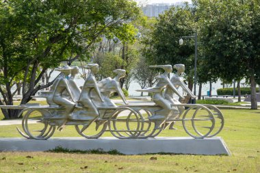 Shenzhen, Çin - 9 Nisan 2025 Shenzhen Yetenek Parkı 'nda heykeller sergilendi. Bu park, Çin 'de yetenek temalı ilk yüksek kaliteli şehir parkı.