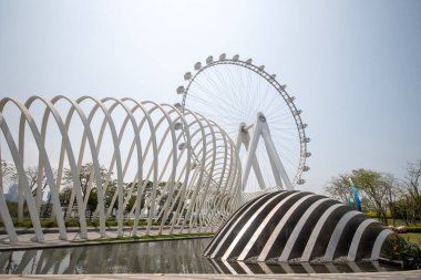 Shenzhen, Çin - 9 Nisan 2025: Shenzhen, Çin 'deki OCT Limanı içindeki güzel mimari yapı.