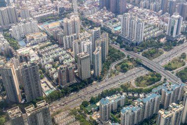 Shenzhen, Çin - 10 Nisan 2025: Shenzhen şehrinin havadan manzarası Ping An Finans Merkezi, Shenzhen, Çin