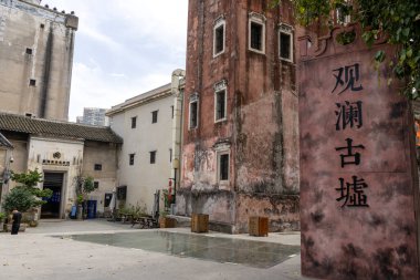 Shenzhen, Çin - 12 Nisan 2025: 200 yıldan uzun bir geçmişi olan Çin 'in Shenzhen kentindeki Guanlan Antik Harabeleri. Shenzhen 'de Hakka kültürünü en iyi temsil eden yerlerden biridir.
