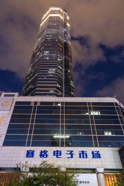 Shenzhen, Çin - 11 Nisan 2025: Shenzhen, Çin 'deki Shenzhen Elektronik Grubu' ndan kısaltılmış SEG E Pazarı.