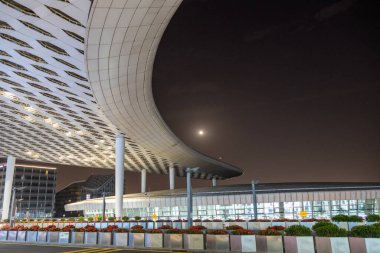 Shenzhen, Çin - 15 Nisan 2025: Shenzhen Bao 'an Uluslararası Havalimanı, Shenzhen, Çin. Çin 'in en büyük ve en modern havaalanlarından biridir.