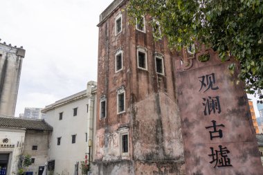 Shenzhen, Çin - 12 Nisan 2025: 200 yıldan uzun bir geçmişi olan Çin 'in Shenzhen kentindeki Guanlan Antik Harabeleri. Shenzhen 'de Hakka kültürünü en iyi temsil eden yerlerden biridir.
