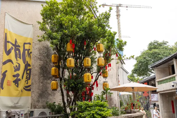 Shenzhen, Çin - 12 Nisan 2025: 200 yıldan uzun bir geçmişi olan Çin 'in Shenzhen kentindeki Guanlan Antik Harabeleri. Shenzhen 'de Hakka kültürünü en iyi temsil eden yerlerden biridir.