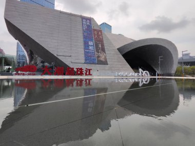 Shenzhen, Çin - 10 Nisan 2025: Shenzhen, Çin 'deki Çağdaş Sanat ve Planlama Müzesi (MOCAPE).