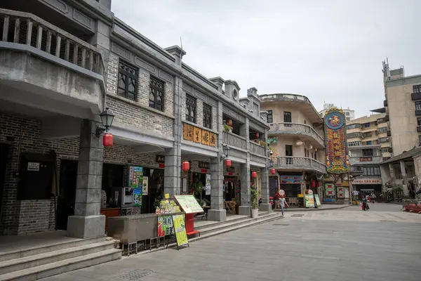 Shenzhen, Çin - 12 Nisan 2025: 200 yıldan uzun bir geçmişi olan Çin 'in Shenzhen kentindeki Guanlan Antik Harabeleri. Shenzhen 'de Hakka kültürünü en iyi temsil eden yerlerden biridir.