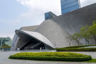 Shenzhen, Çin - 10 Nisan 2025: Shenzhen, Çin 'deki Çağdaş Sanat ve Planlama Müzesi (MOCAPE).