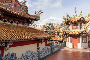 Kuala Pilah, Malezya - 10 Mayıs 2025: Malezya 'nın Kuala Pilah kentinde bulunan Si Thian Kong manzarası. Tanrı 'nın bu tapınakta taptığı ana ilah Dokuz İmparator Tanrısıdır.