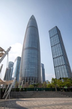 Shenzhen, China- 9 Nisan 2025 Shenzhen Talent 's Park' tan Shenzhen 'in ufuk çizgisi. Shenzhen şu anda Çin 'de 200 ve 300 metre yüksekliğindeki en yüksek gökdelenlere sahip.