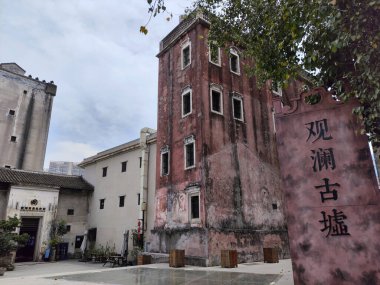 Shenzhen, Çin - 12 Nisan 2025: 200 yıldan uzun bir geçmişi olan Çin 'in Shenzhen kentindeki Guanlan Antik Harabeleri. Shenzhen 'de Hakka kültürünü en iyi temsil eden yerlerden biridir.